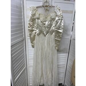 60s/70s Off White Satin Mesh Lace WEDDING Gown DRESS Train Veil Sz Small